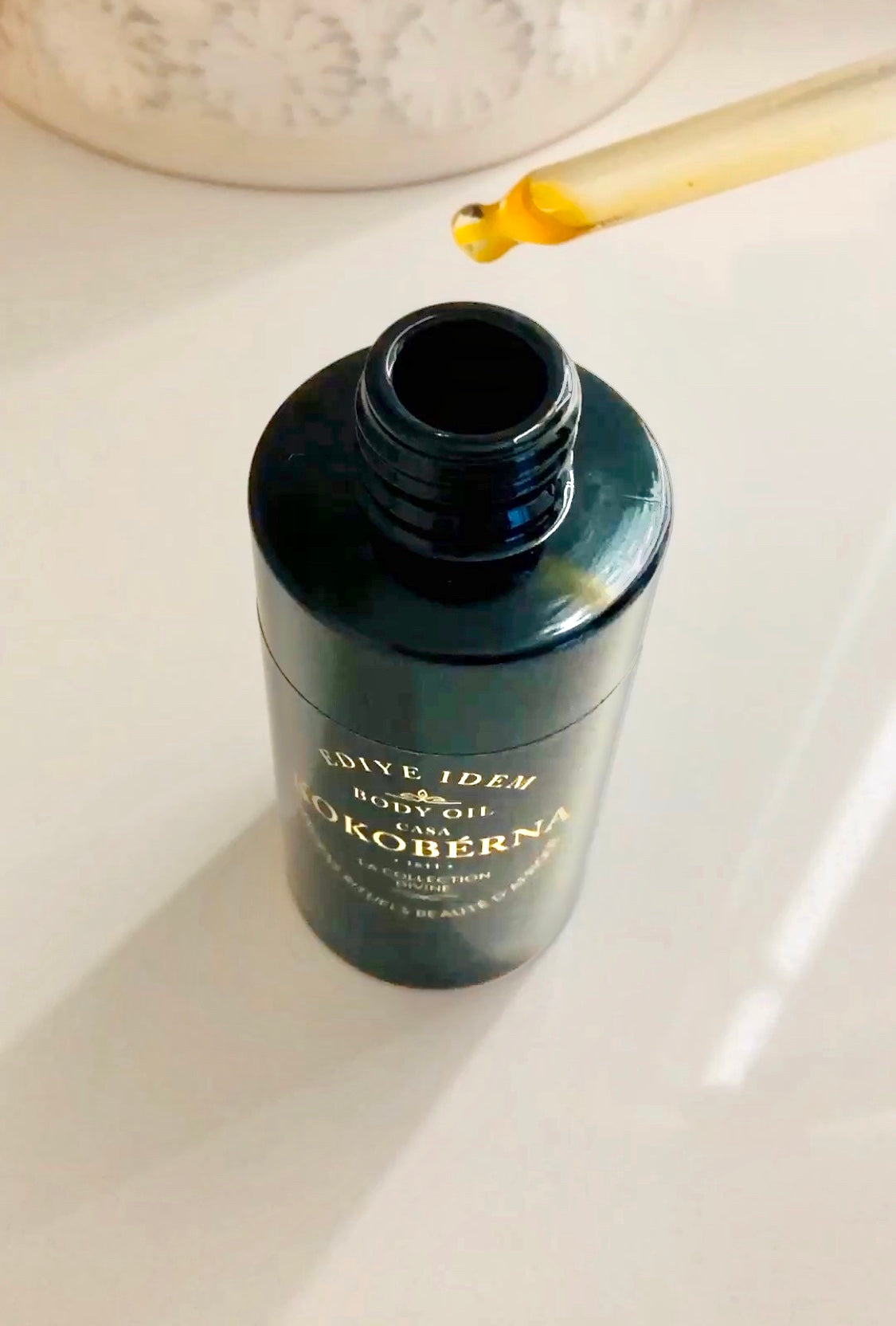 Luxurious body oil for radiant skin & beauty oil for nourished hair. ÈDÍYÈ ÍDÉM™ Elixir's opulent blend of saffron & botanical seed oils. KOKOBÉRNA