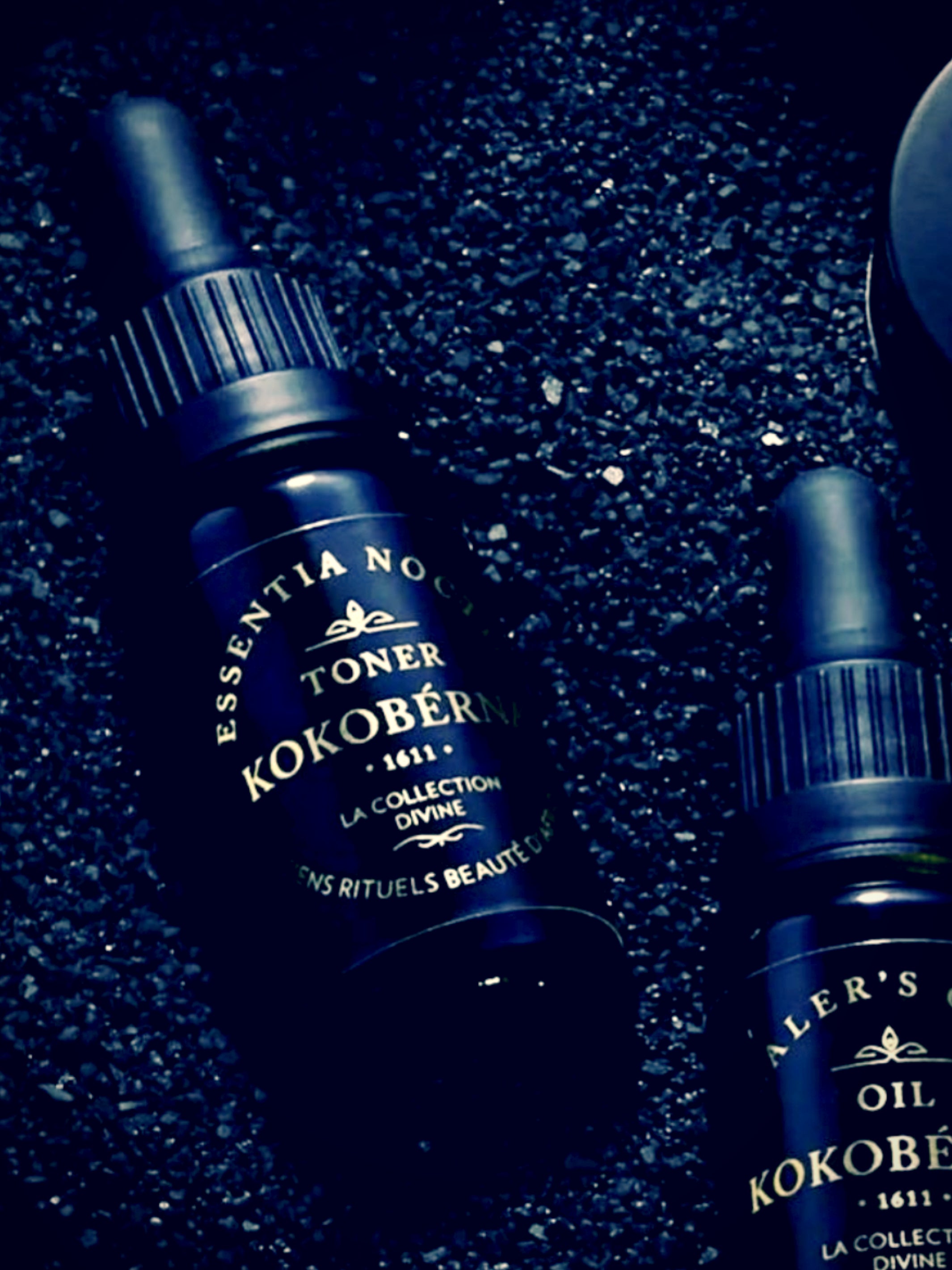 The world's most exquisitely handcrafted exfoliating acid toner to remove dull skin cells, unclog pores, promote cell turnover, brighten the skin, fade hyperpigmentation marks, clear breakouts, and bring the skin’s pH to its ideal surface level of acidity. A nocturnal infusion of organic botanicals to slough away dead skin cells via fruit-derived enzymes and plant-based alpha hydroxy acids (AHAs); beta hydroxy acids (BHAs); and poly hydroxy acids, (PHAs). Skin is revived, radiant, and renewed.